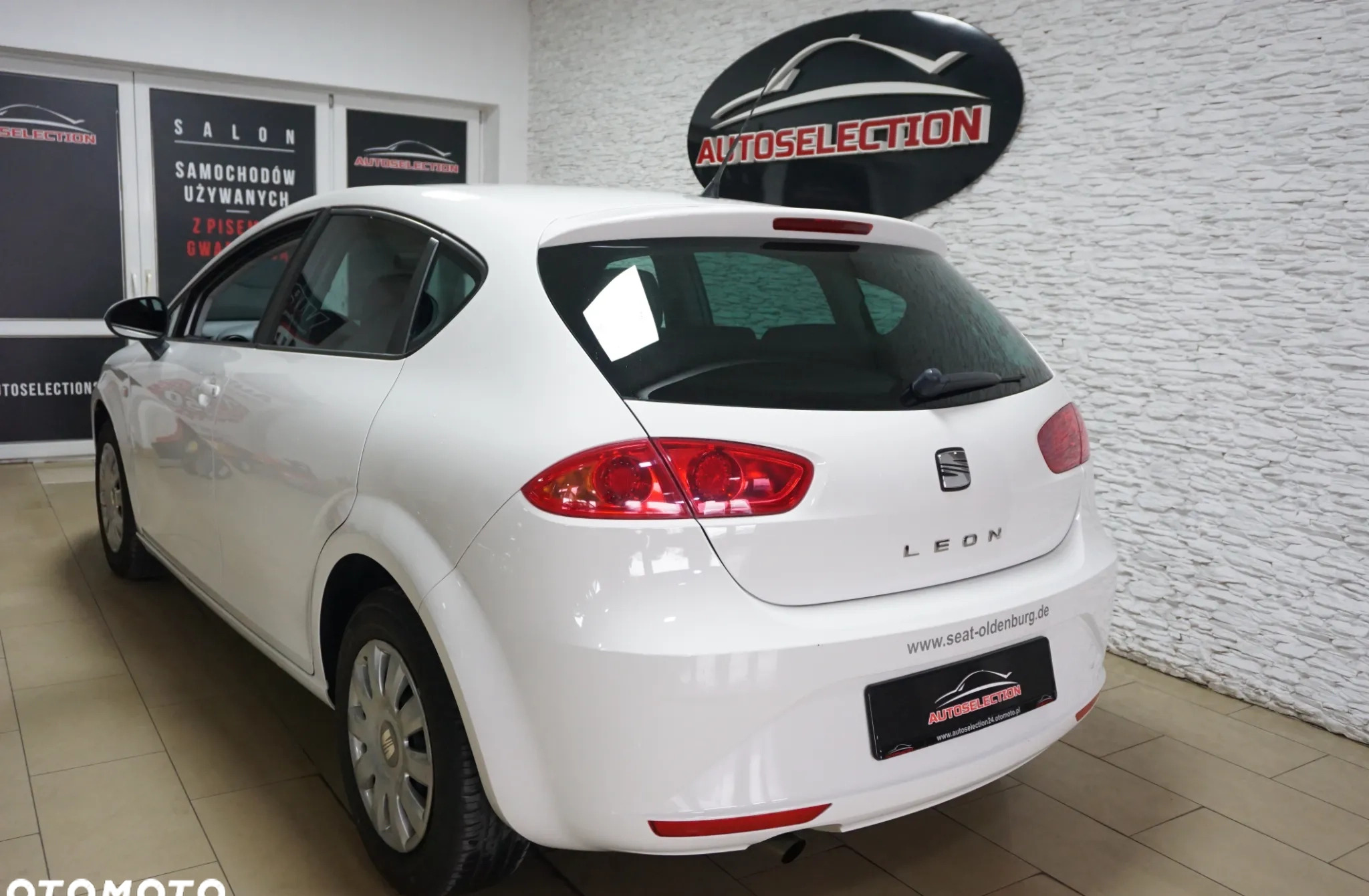 Seat Leon cena 23900 przebieg: 101800, rok produkcji 2010 z Piaseczno małe 704